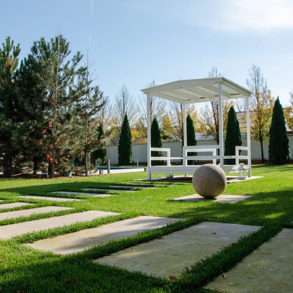 gradina-corbeanca-reprezentativa O gradina moderna amenajata in Corbeanca